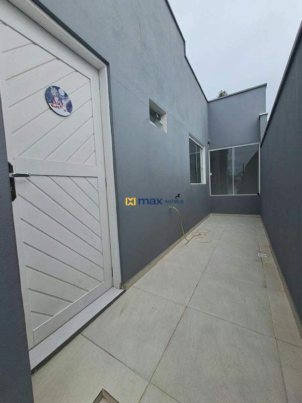 Apartamento para aluguel no São Domingos: Entrada privativa