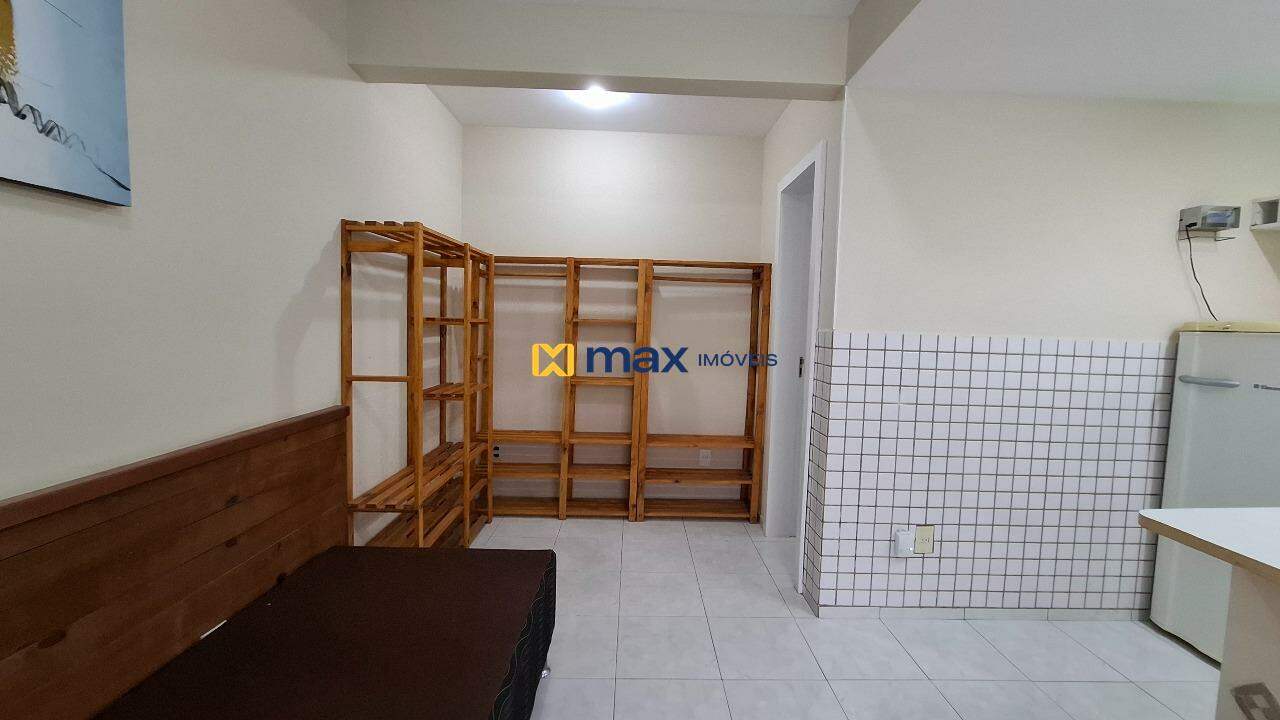 Apartamento para aluguel no Ressacada: Sala/ Quarto