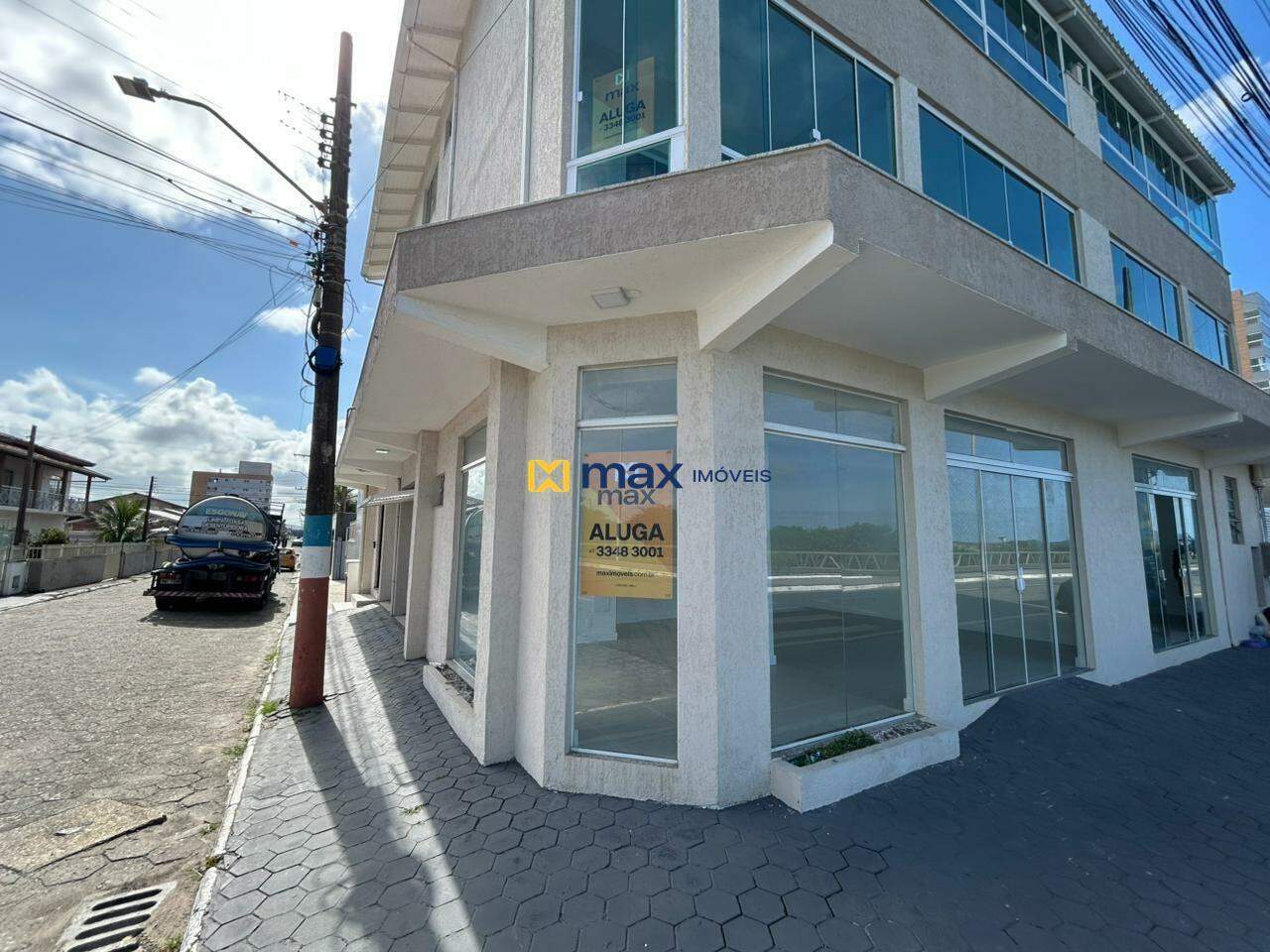 Sala para aluguel no Centro: Sala Comercial de Esquina (Frente Mar)