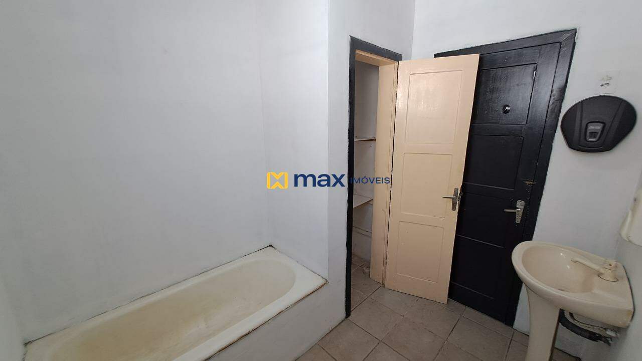 Casa Comercial para aluguel no Centro: Banheiro Social