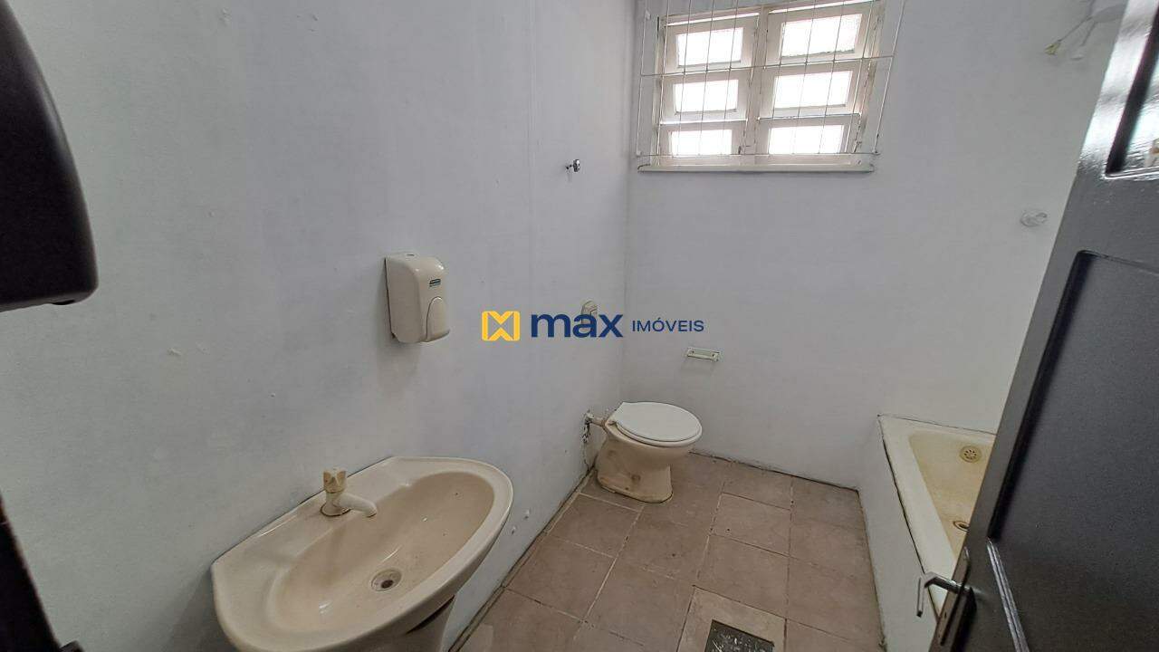 Casa Comercial para aluguel no Centro: Banheiro Social