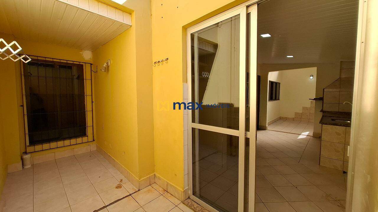 Casa para aluguel no Vila Operária: Área Externa Fundos