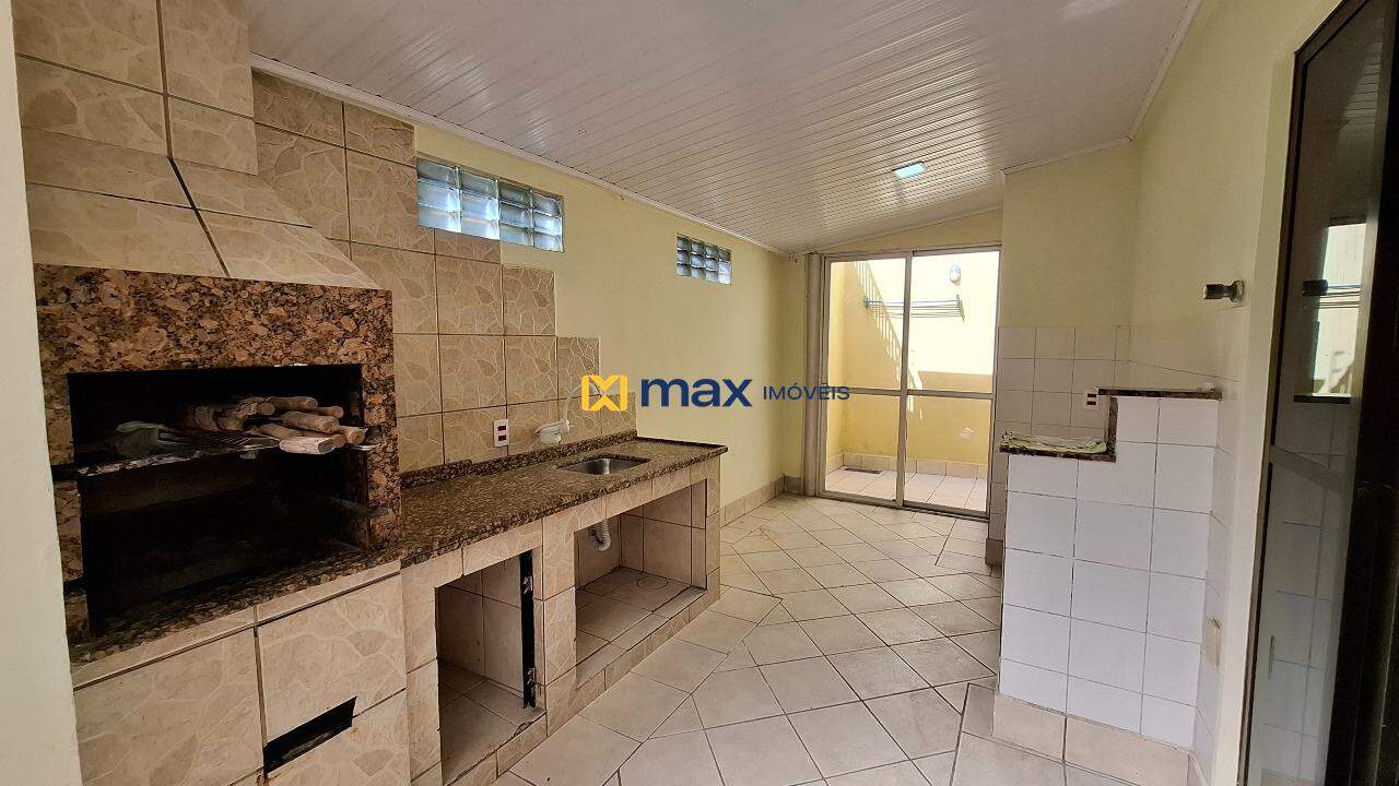 Casa para aluguel no Vila Operária: Lavanderia/ Churrasqueira