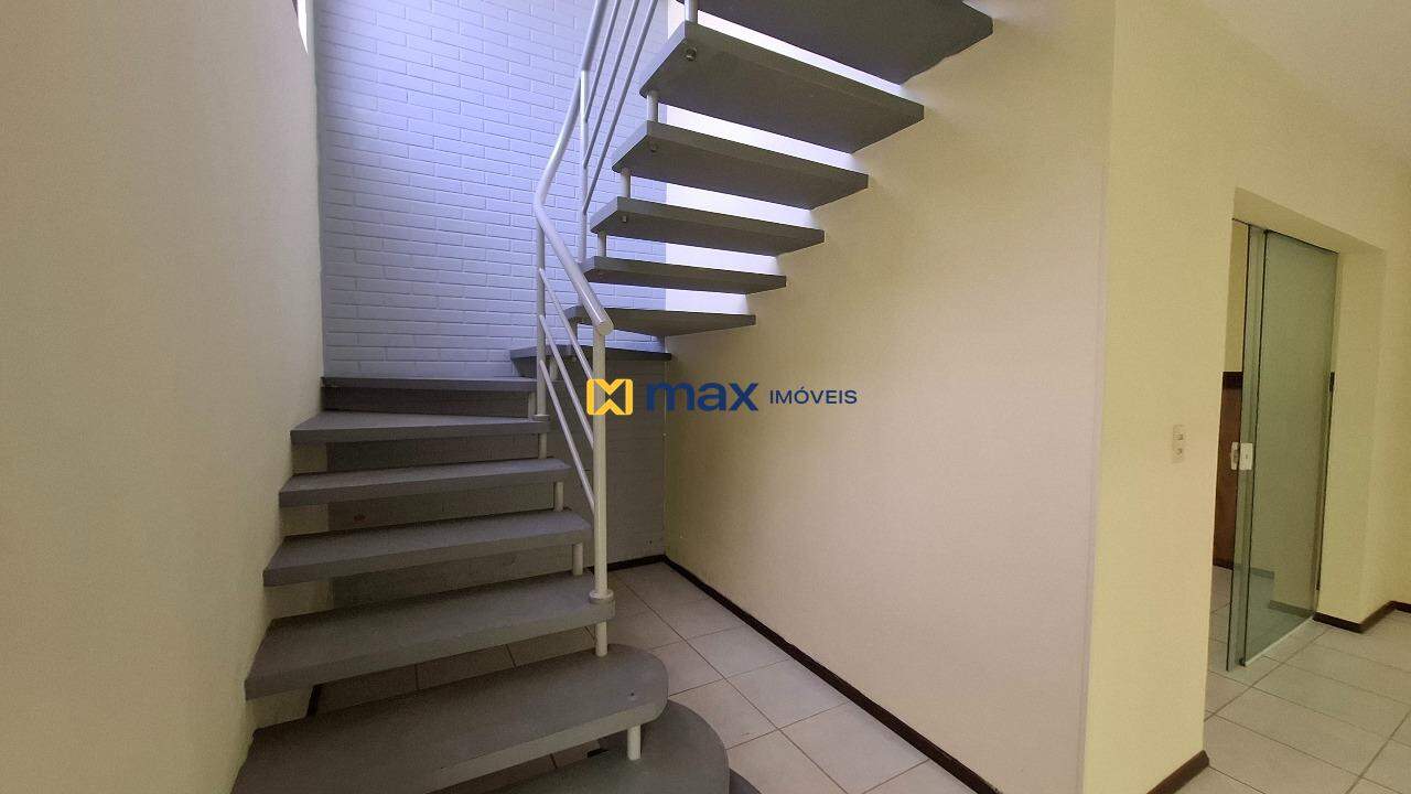Casa para aluguel no Vila Operária: Escada