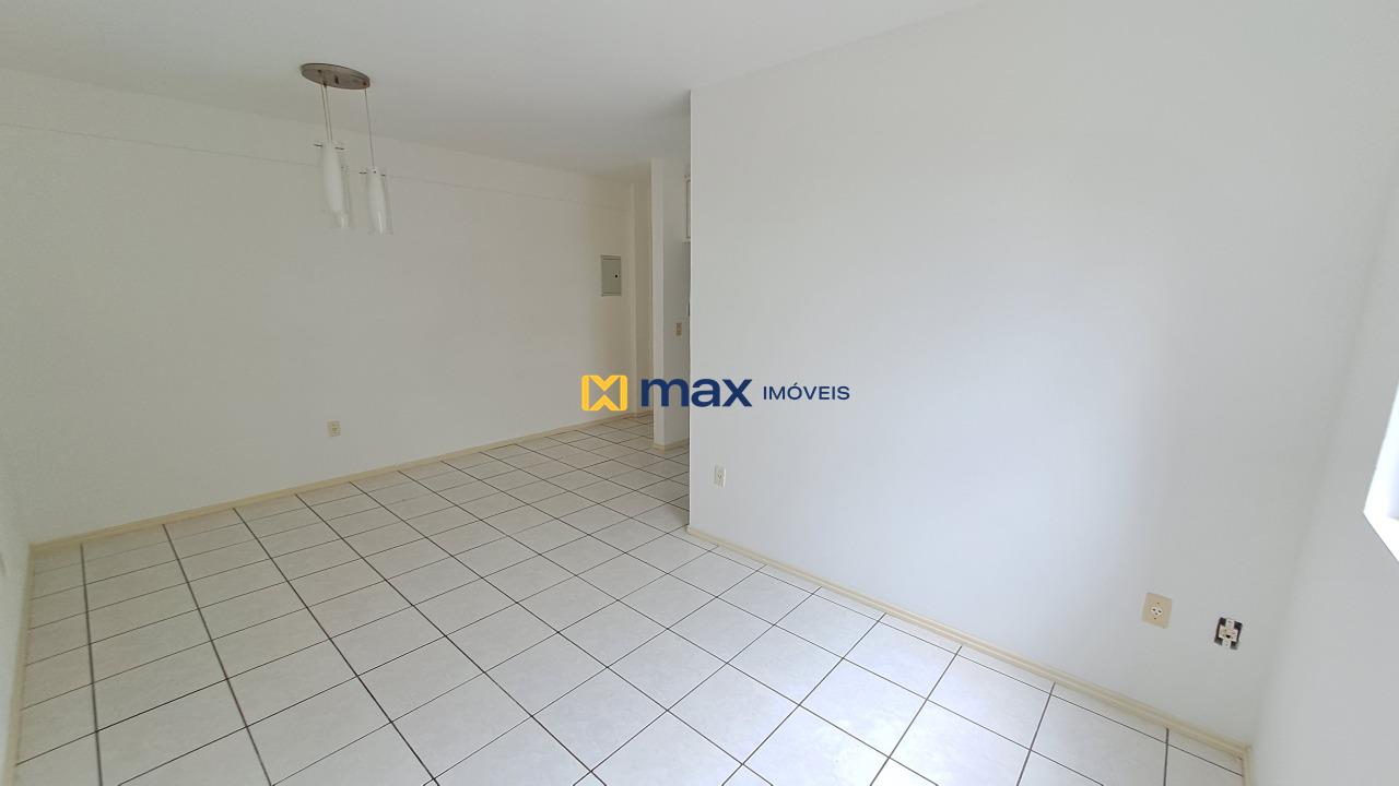 Apartamento para aluguel no Cordeiros: Sala de Estar e Jantar