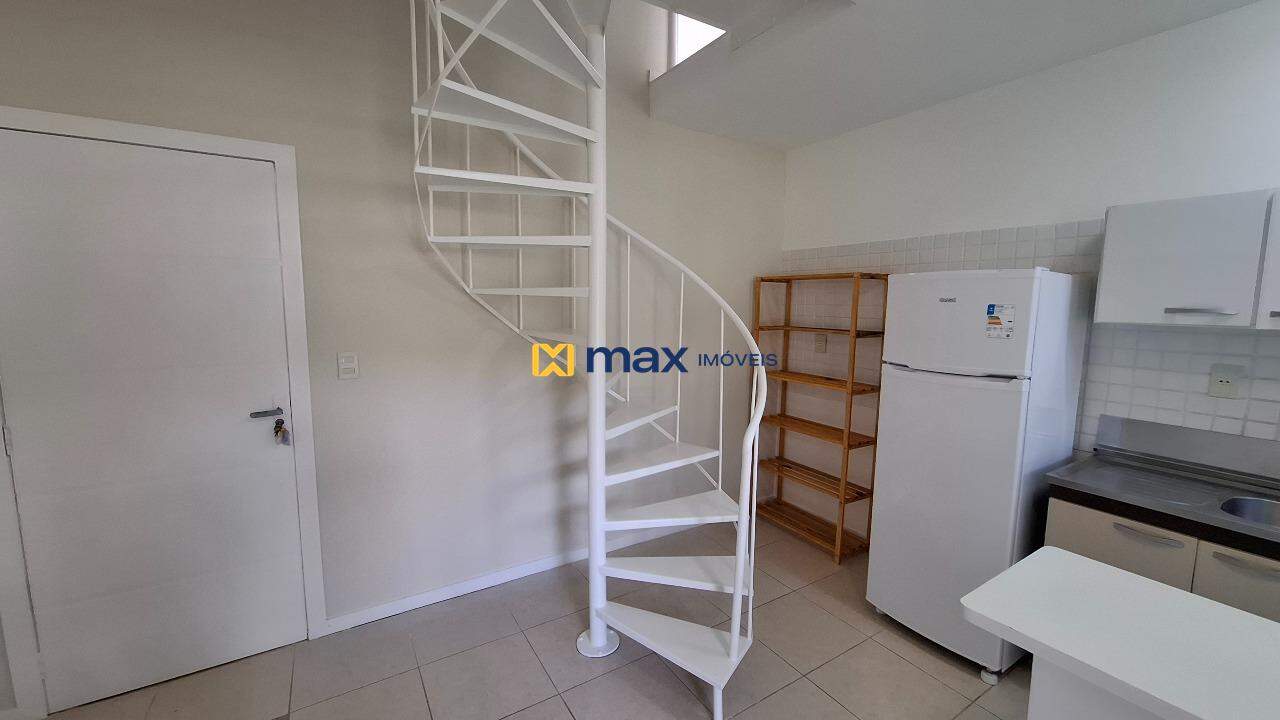 Apartamento para aluguel no Ressacada: Escada