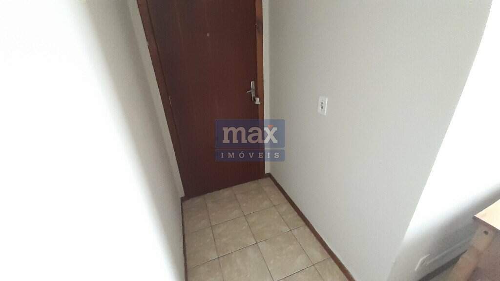 Apartamento para aluguel no Cordeiros: Hall Entrada