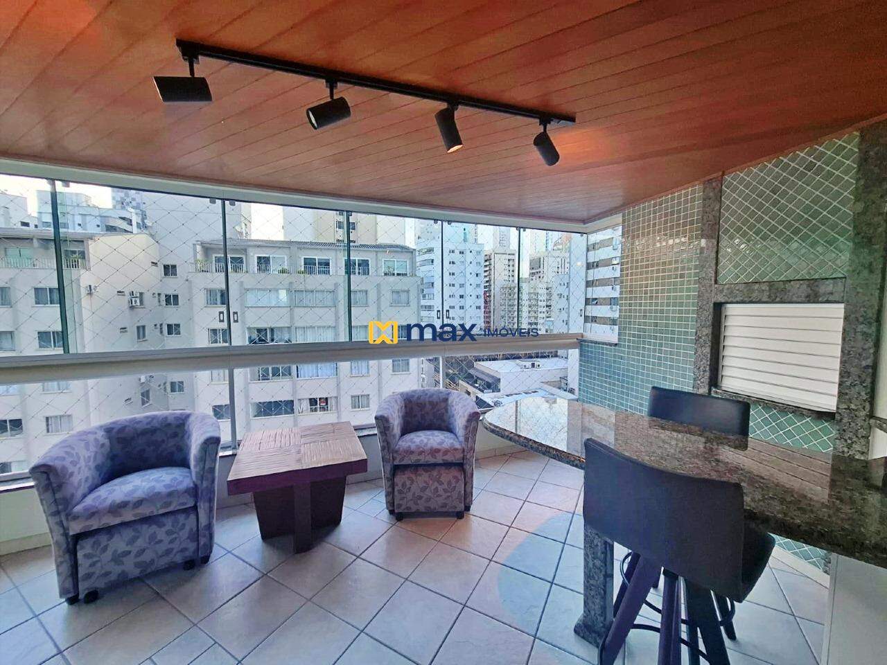 Apartamento para aluguel no Centro: Sacada com churrasqueira Av Brasil