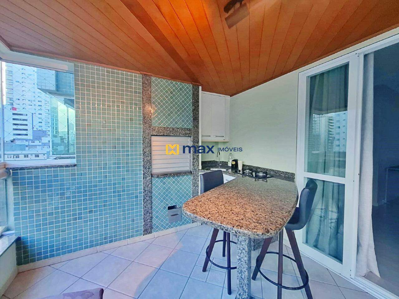 Apartamento para aluguel no Centro: Sacada com churrasqueira Av Brasil