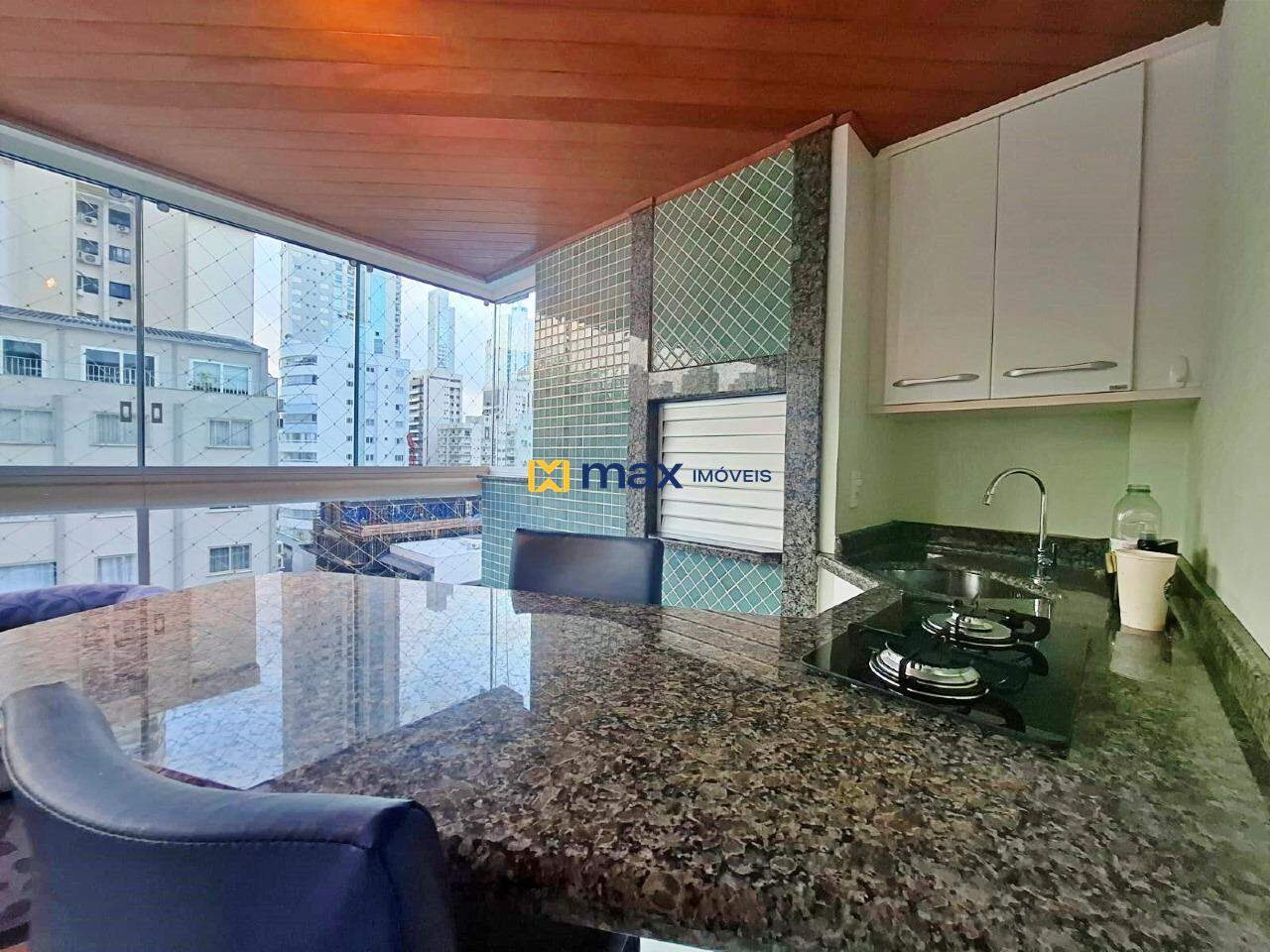 Apartamento para aluguel no Centro: Sacada com churrasqueira Av Brasil