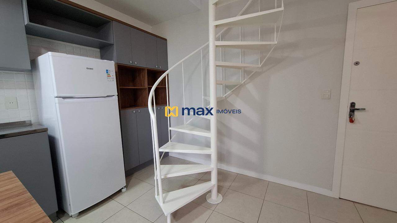 Apartamento para aluguel no Ressacada: Escada