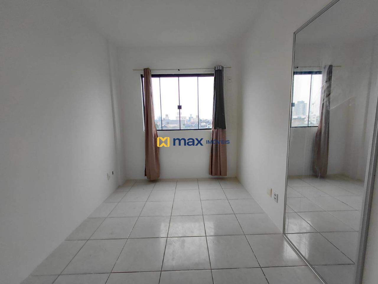 Apartamento para aluguel no Centro: 