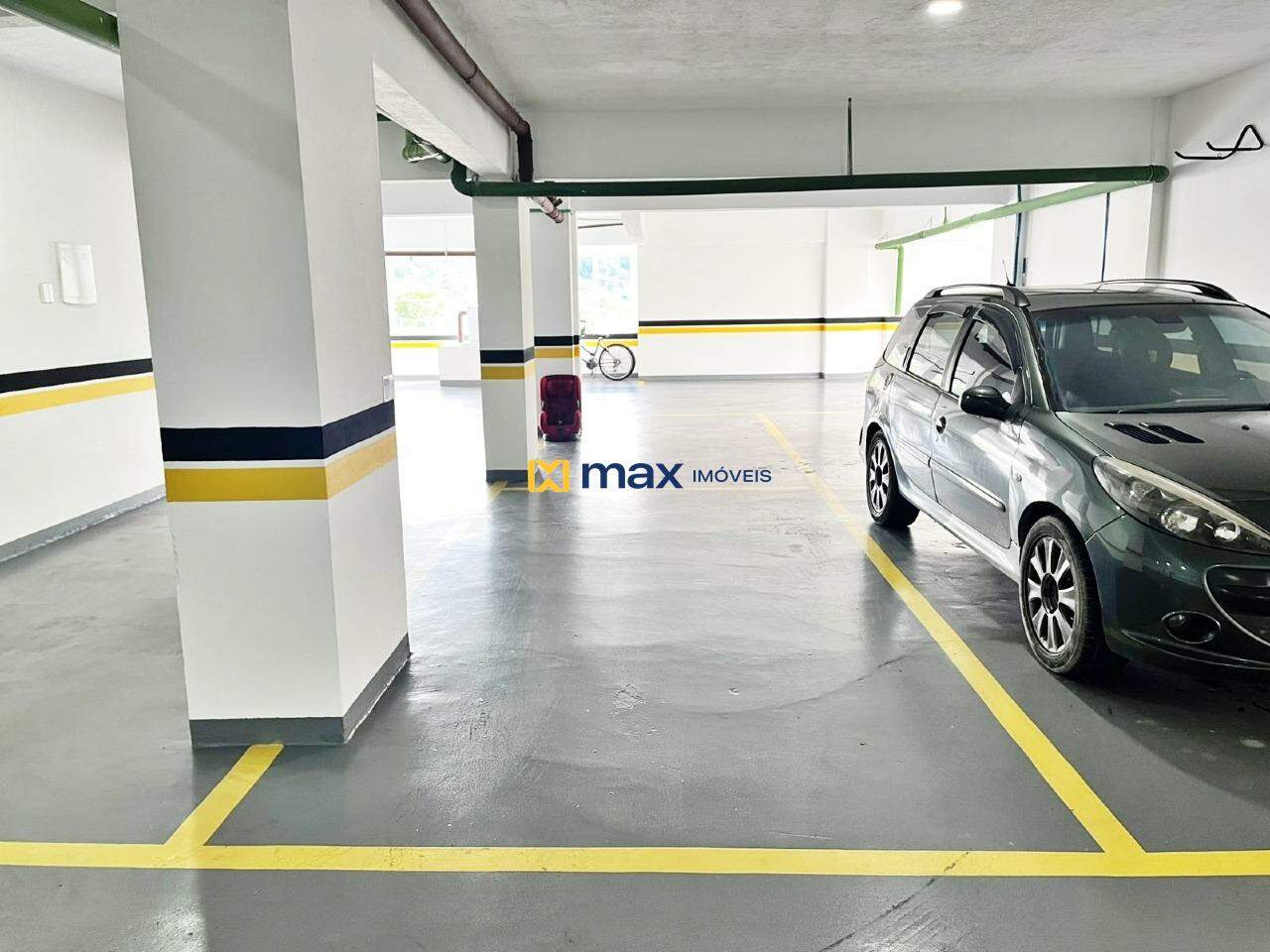 Apartamento para aluguel no Estados: Vaga de garagem