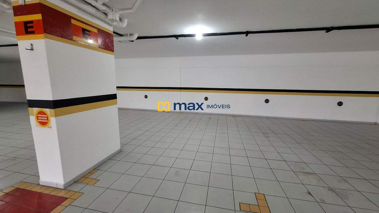 Sala para aluguel no Centro: Garagem
