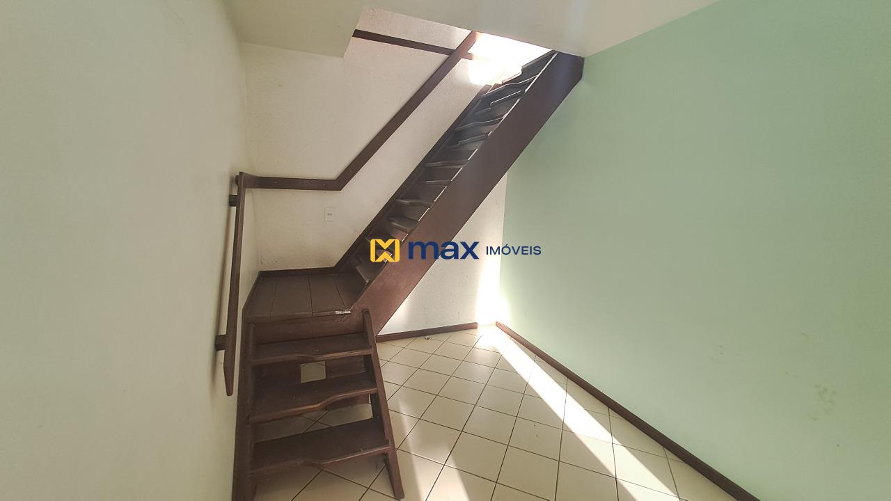 Casa para aluguel no São Vicente: Escada