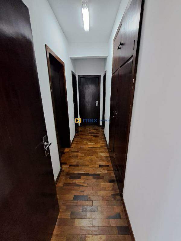 Apartamento para aluguel no Cabeçudas: Corredor dos quartos