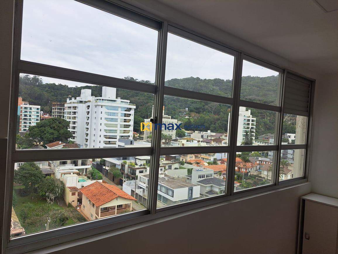 Apartamento para aluguel no Cabeçudas: Janela área de serviço