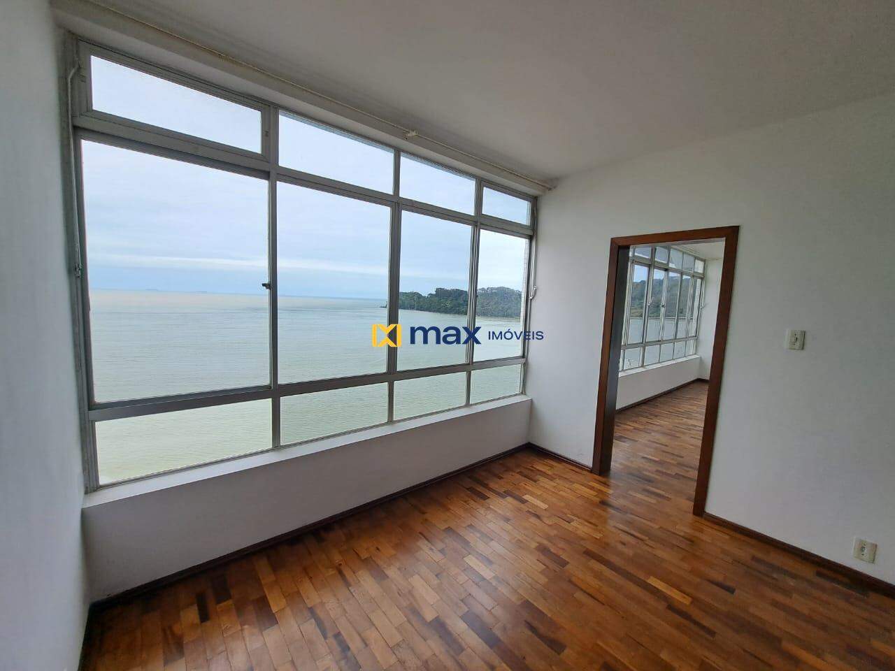 Apartamento para aluguel no Cabeçudas: Janela da sala