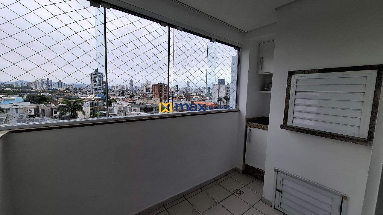Apartamento para aluguel no Carvalho: Sacada