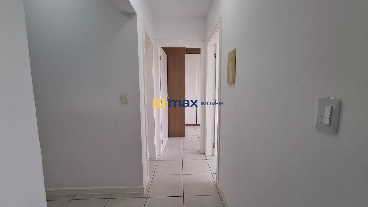 Apartamento para aluguel no Carvalho: Corredor