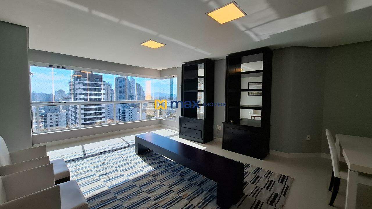 Apartamento para aluguel no Fazenda: Sala de Estar e Jantar