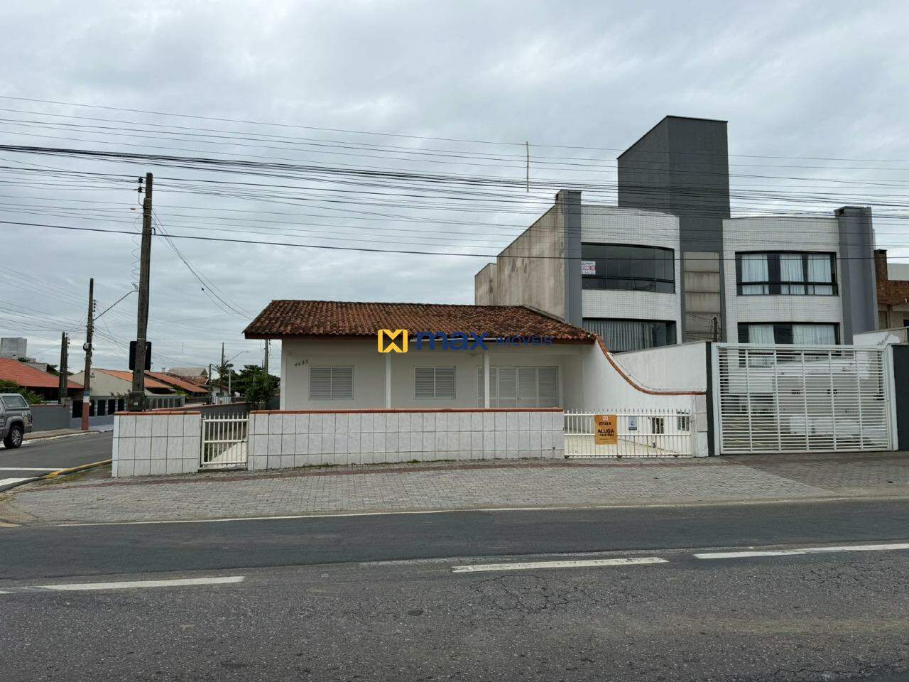 Casa para aluguel no Meia Praia: