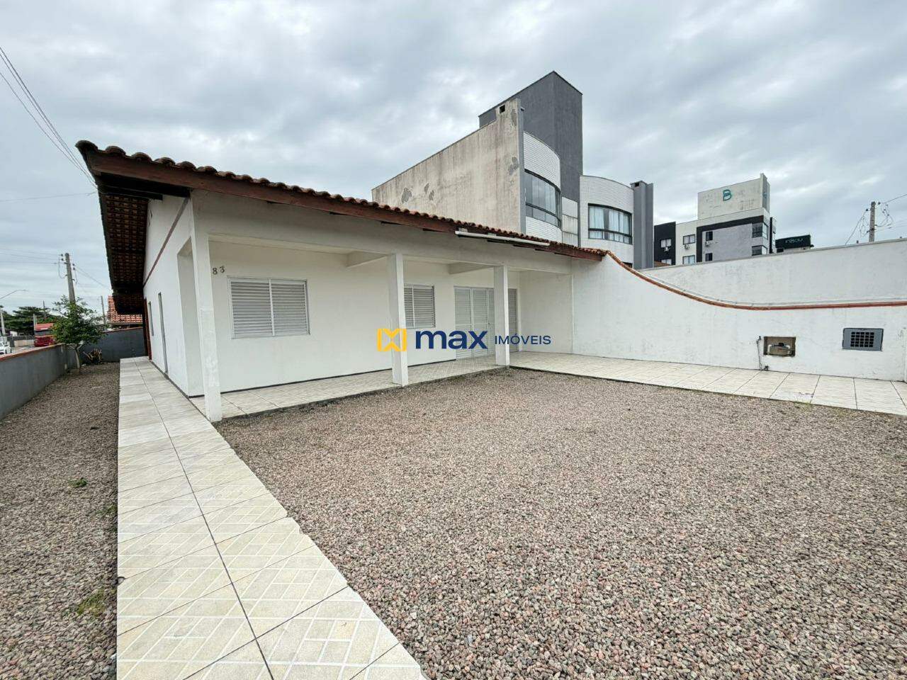 Casa para aluguel no Meia Praia: 