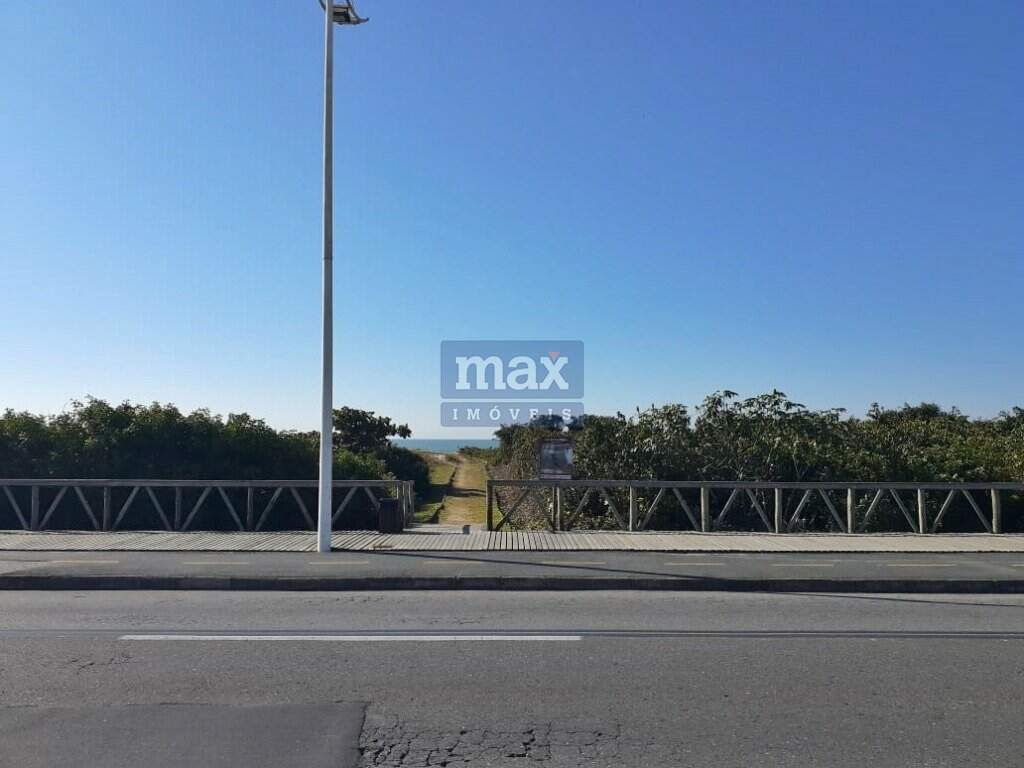 Casa para aluguel no Meia Praia: