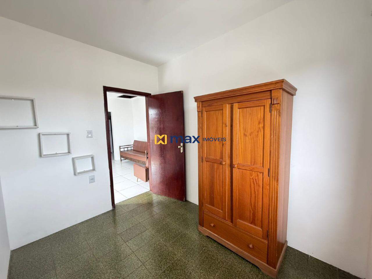 Casa para aluguel no Meia Praia: