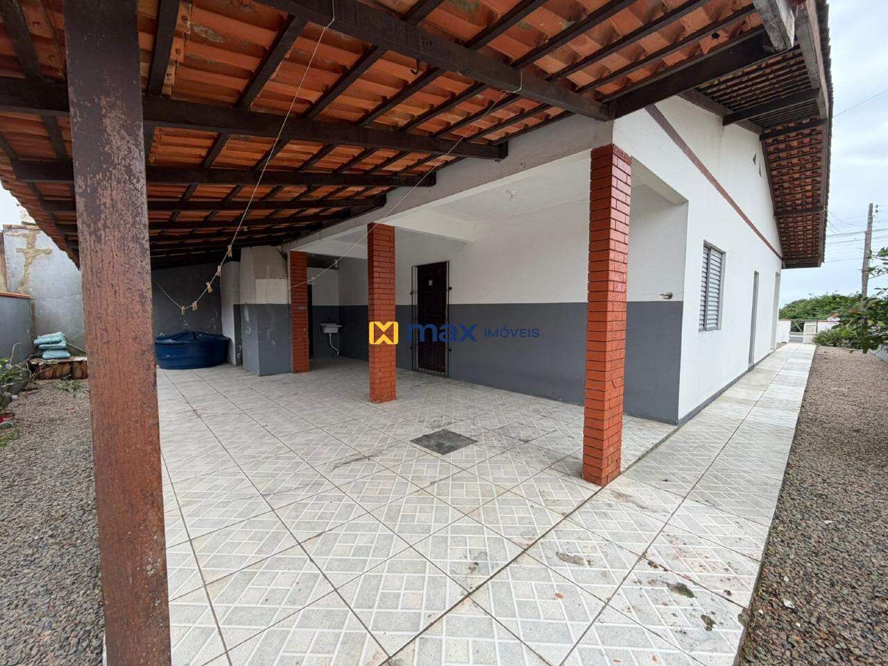 Casa para aluguel no Meia Praia: