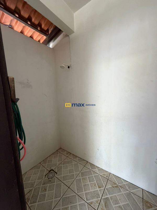 Casa para aluguel no Meia Praia: Banheiro fundos