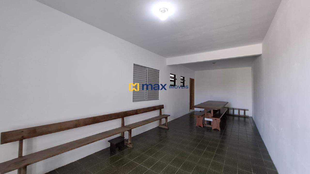 Casa para aluguel no Meia Praia: Garagem