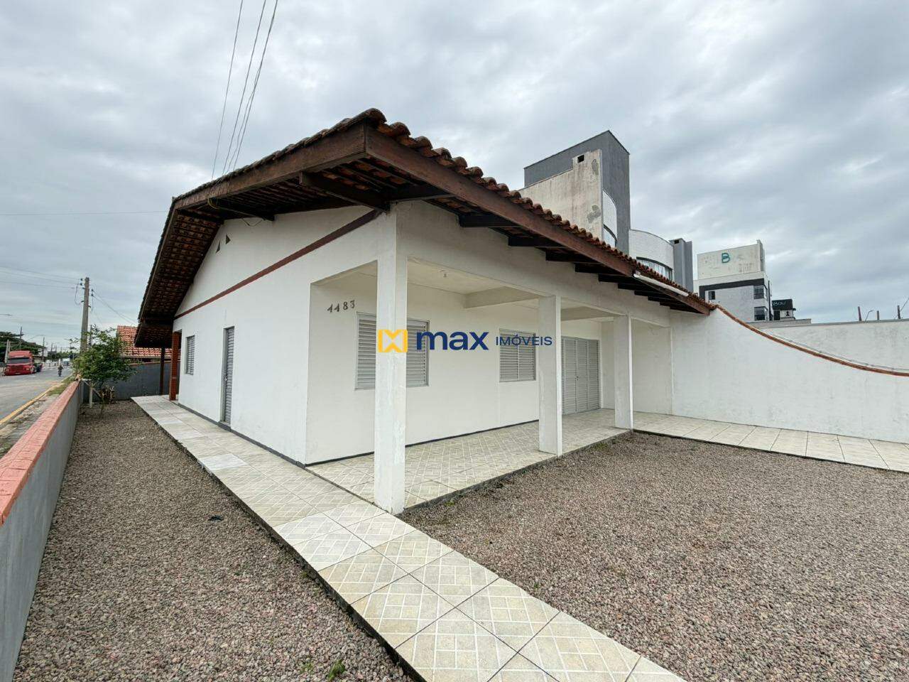 Casa para aluguel no Meia Praia: