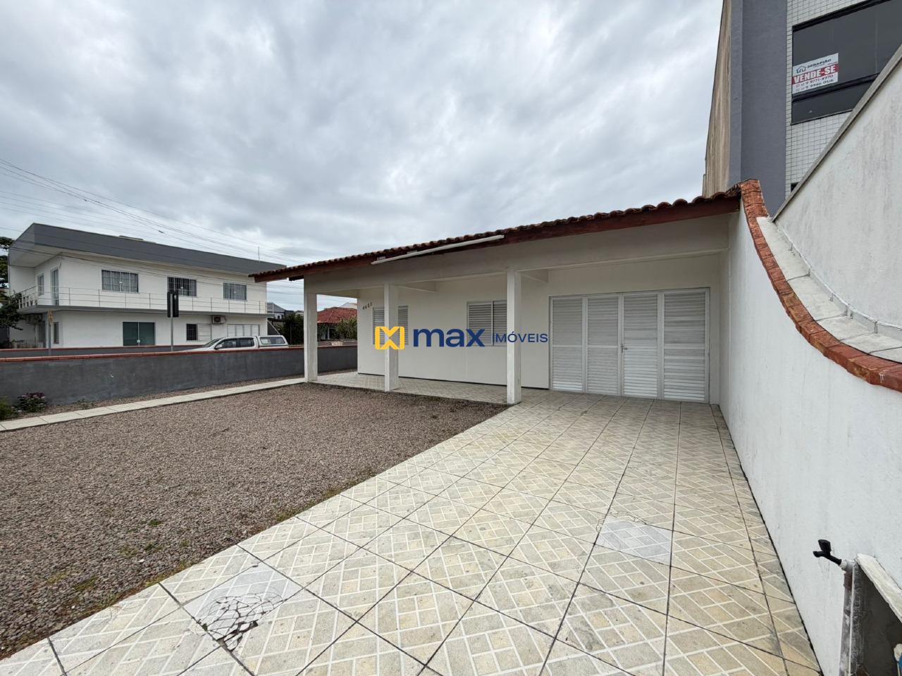 Casa para aluguel no Meia Praia: 