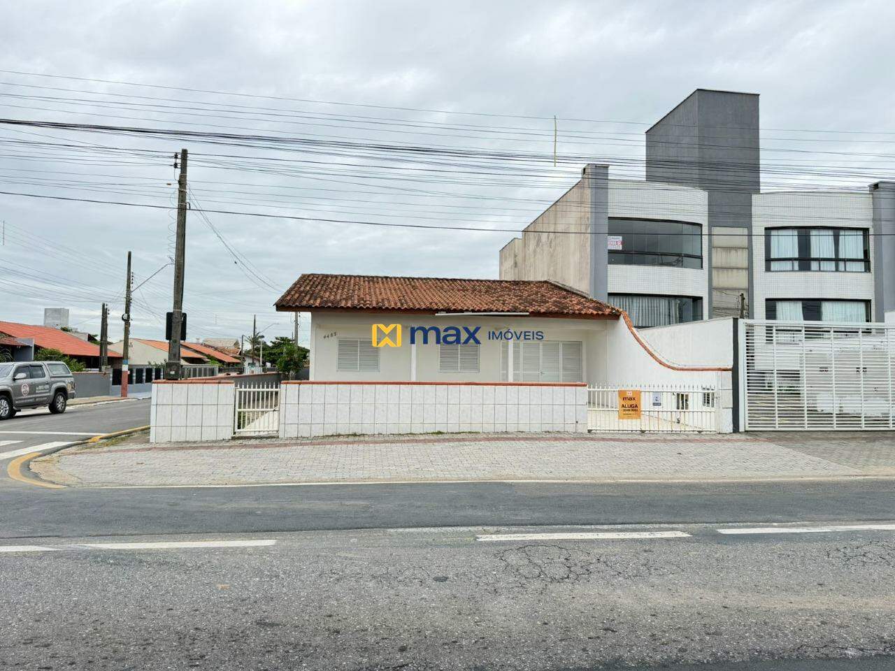 Casa para aluguel no Meia Praia: 