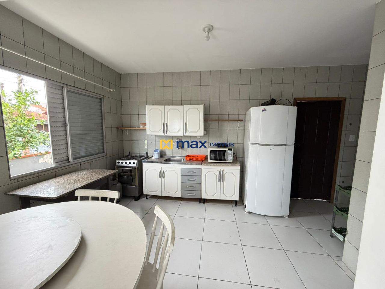 Casa para aluguel no Meia Praia: Cozinha