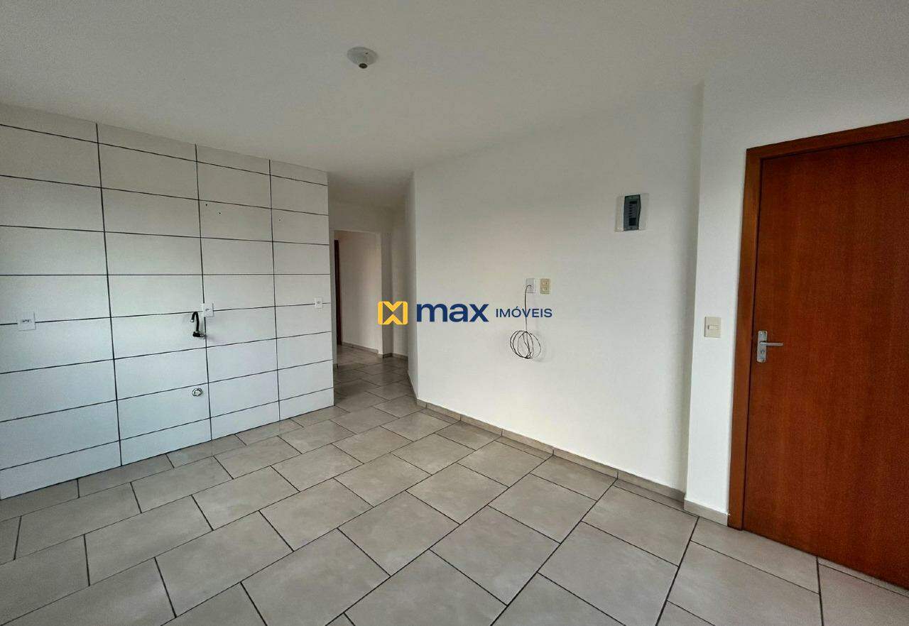 Apartamento para aluguel no Centro: Cozinha e Sala