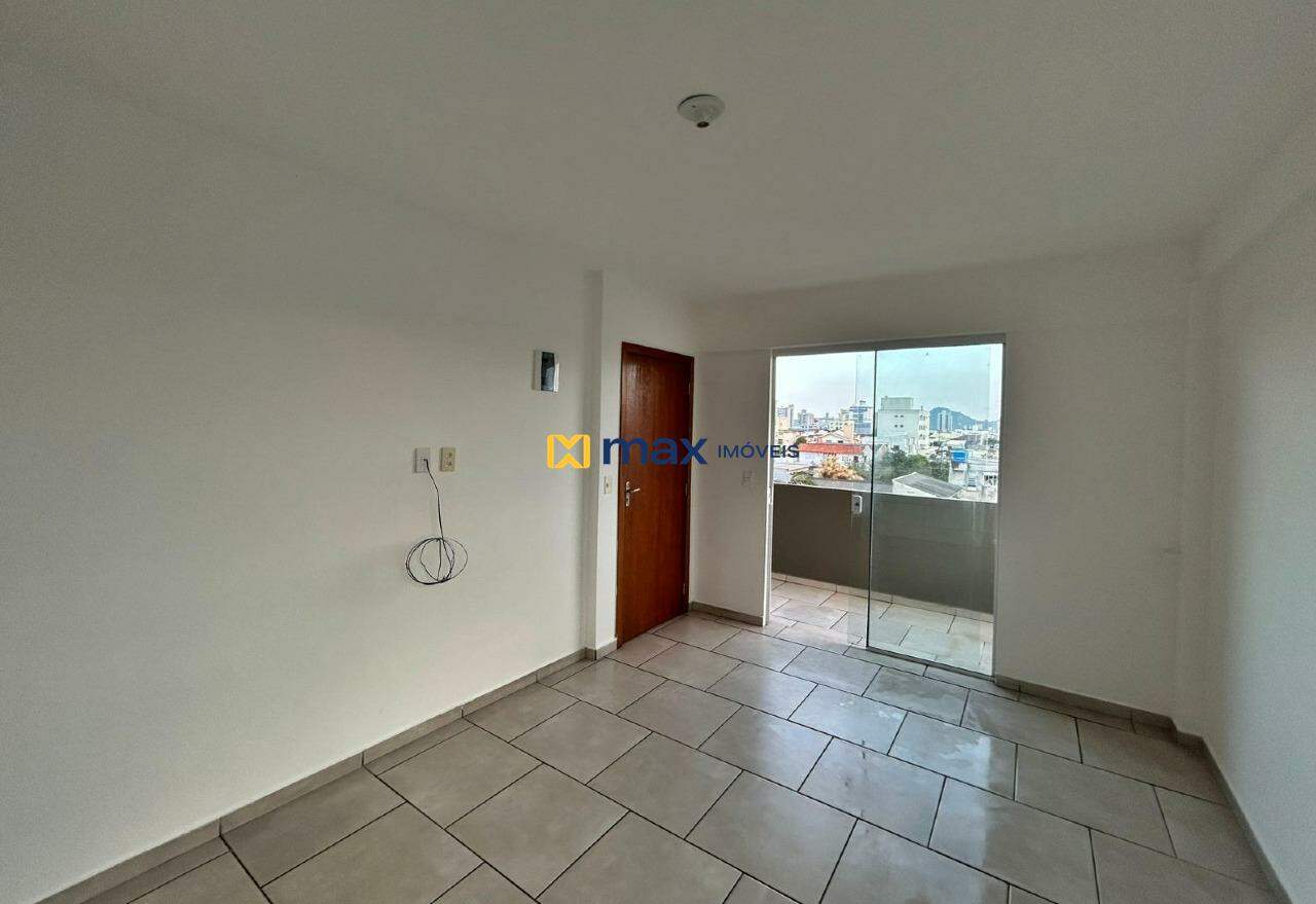Apartamento para aluguel no Centro: Cozinha e Sala