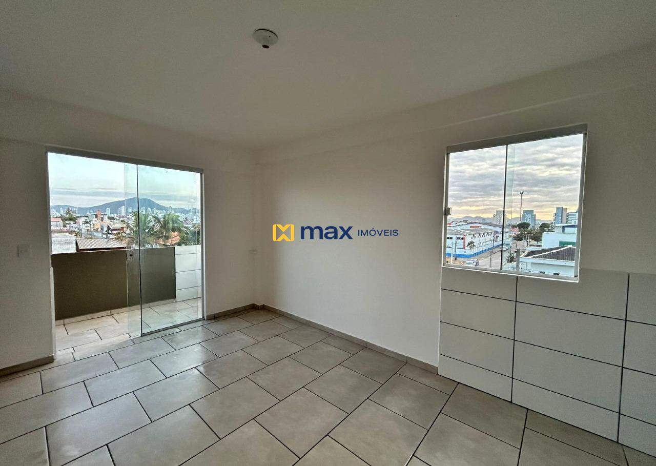 Apartamento para aluguel no Centro: Cozinha e Sala