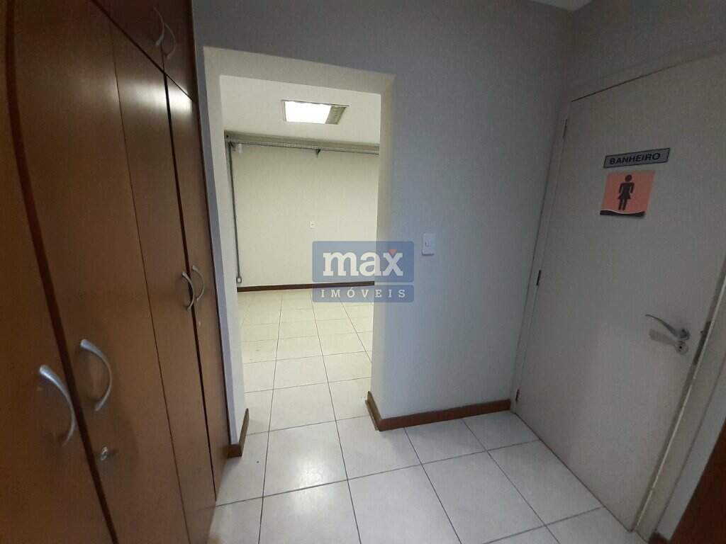 Sala para aluguel no Centro: Hall Banheiro Piso Inferior