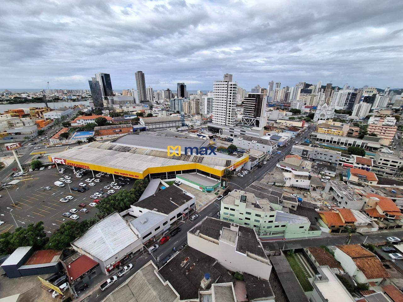 Apartamento para aluguel no Centro: Vista Sacada