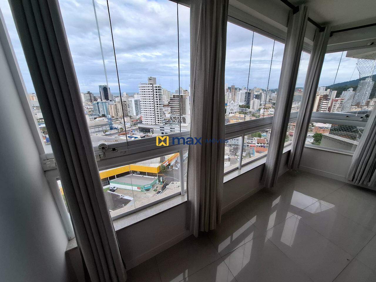 Apartamento para aluguel no Centro: Sacada