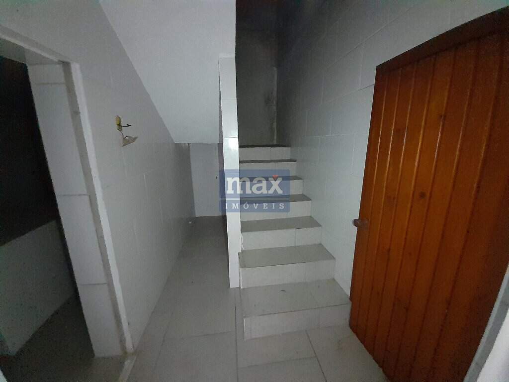 Sala para aluguel no Centro: Hall Escada