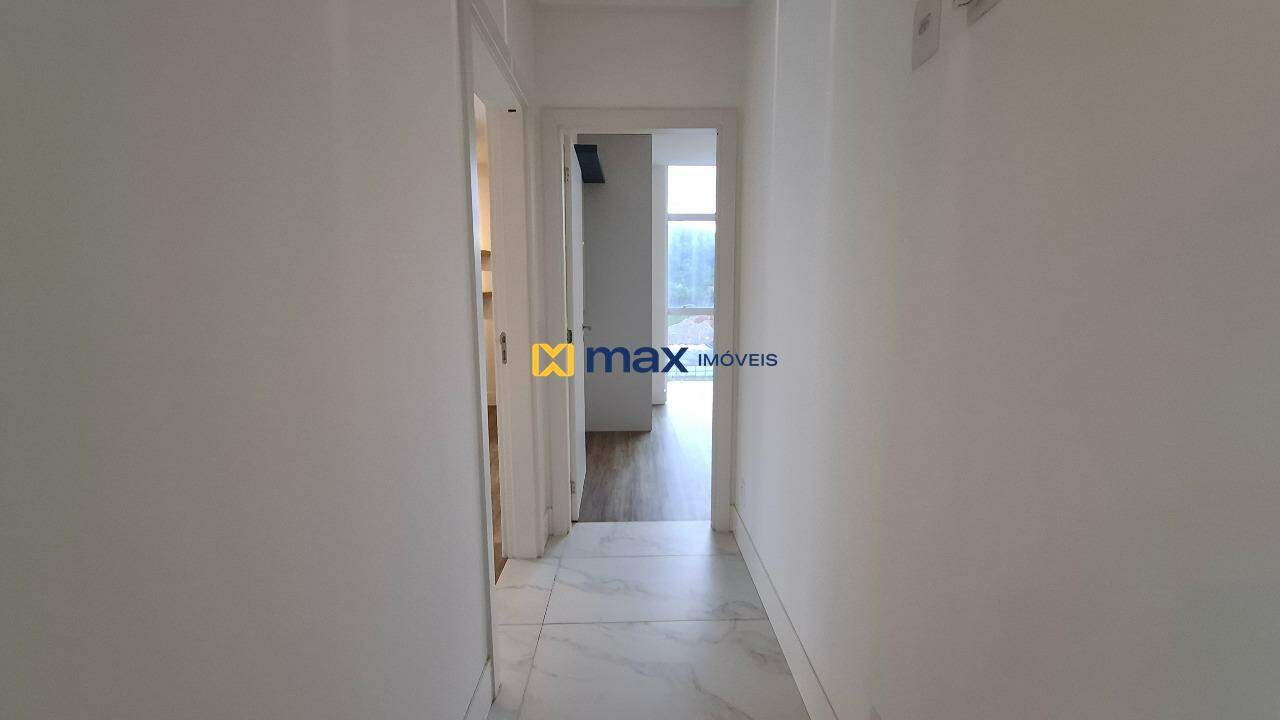 Apartamento para aluguel no Praia Brava: Corredor