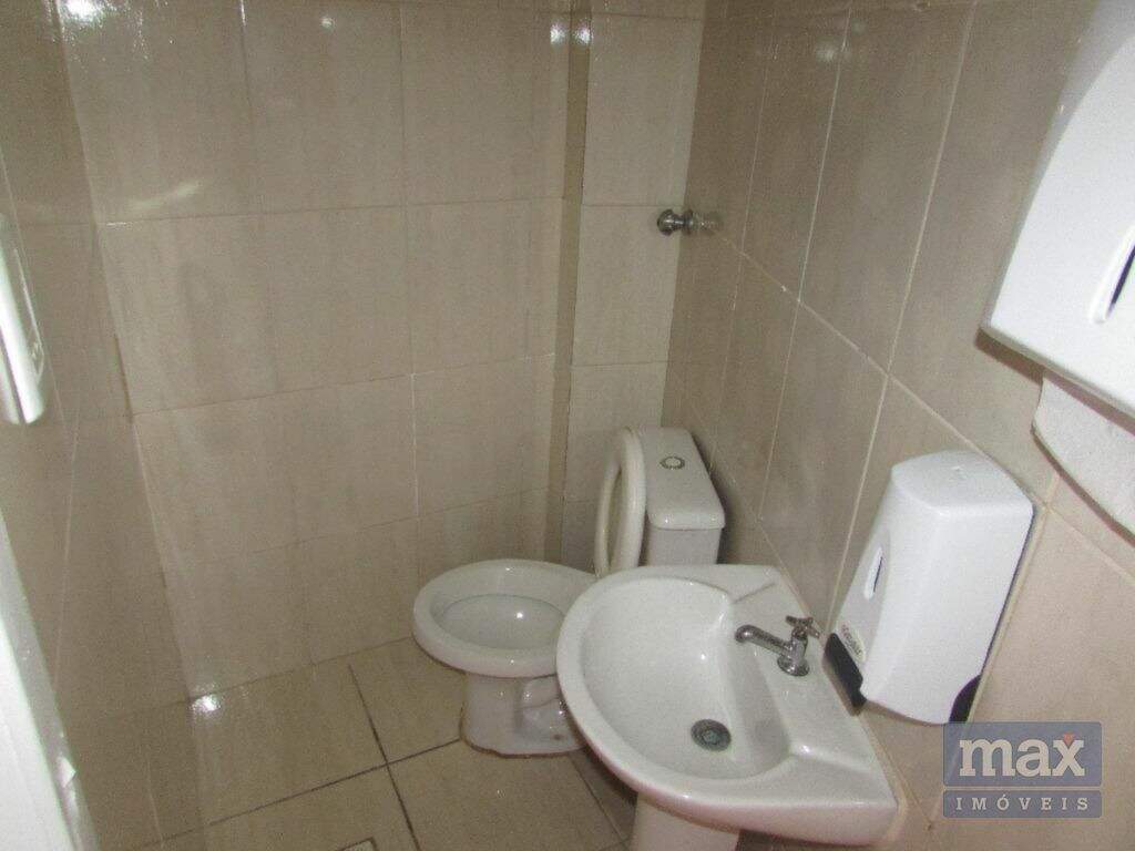 Sala para aluguel no Centro: Banheiro social