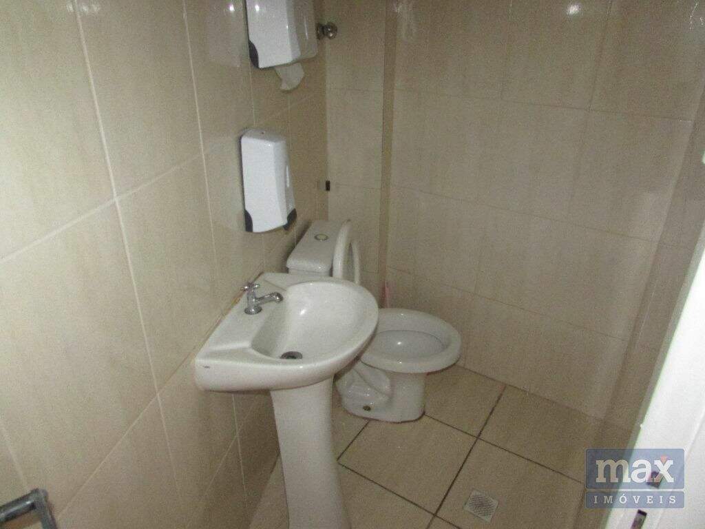 Sala para aluguel no Centro: Banheiro social