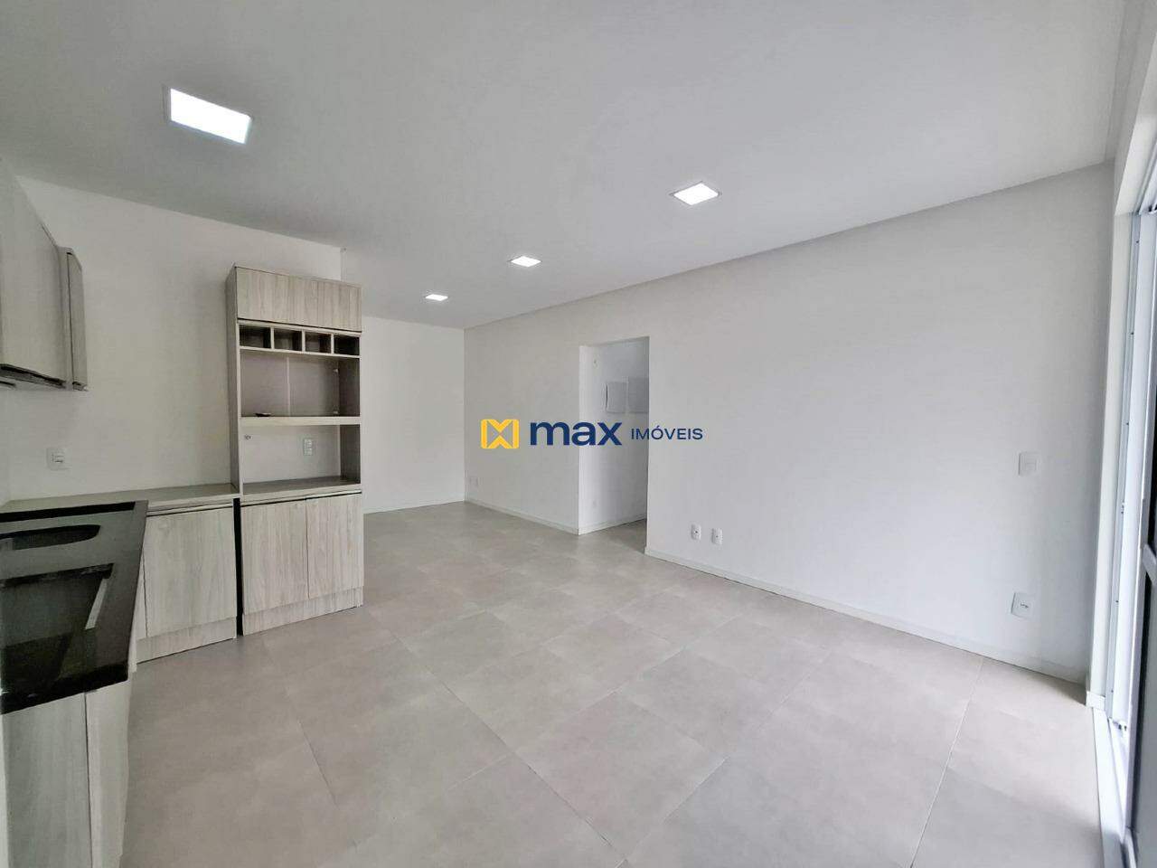 Apartamento para aluguel no Nações: Cozinha integrada com a sala