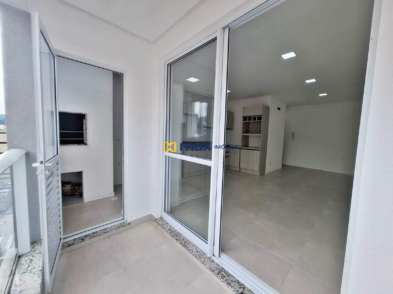 Apartamento para aluguel no Nações: Sacada