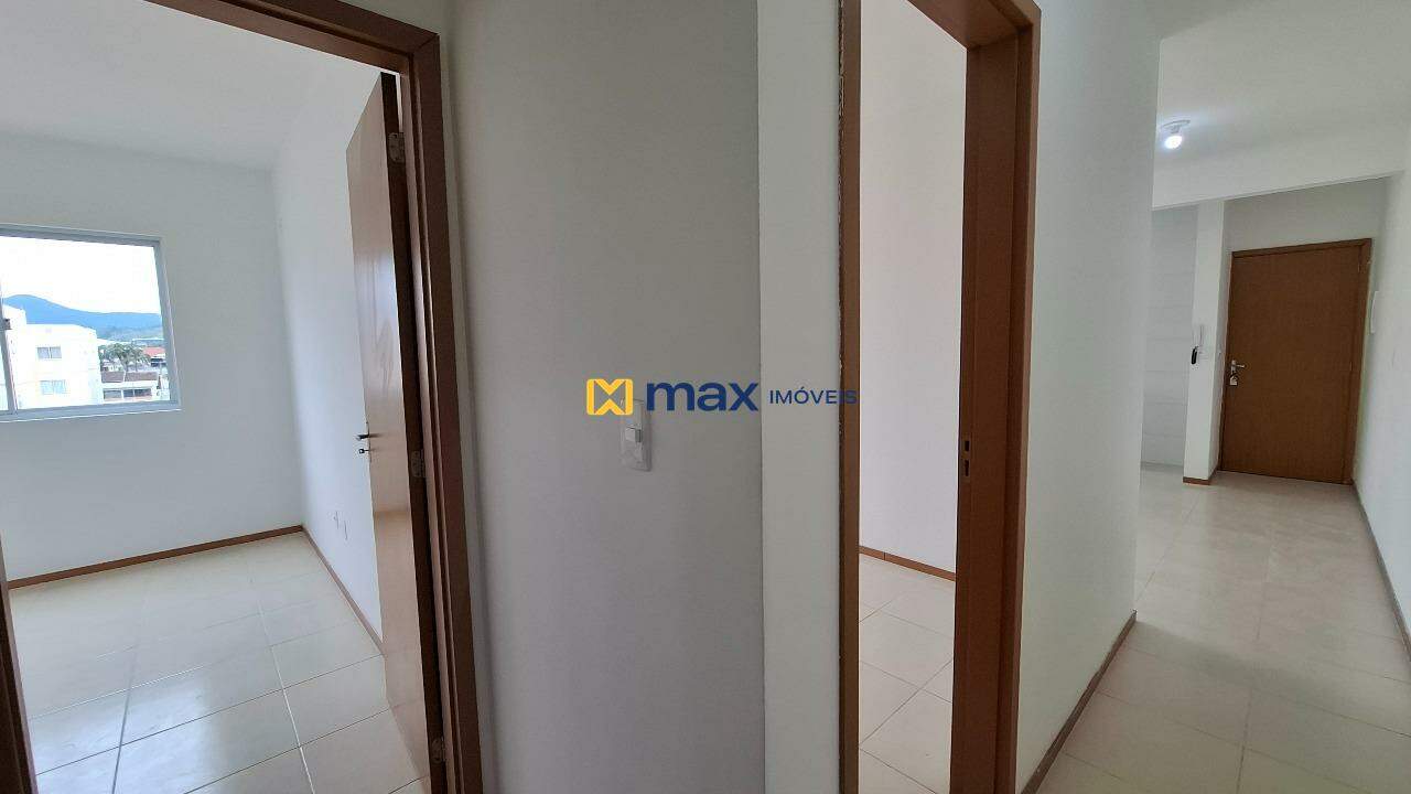 Apartamento para aluguel no Itaipava: Corredor