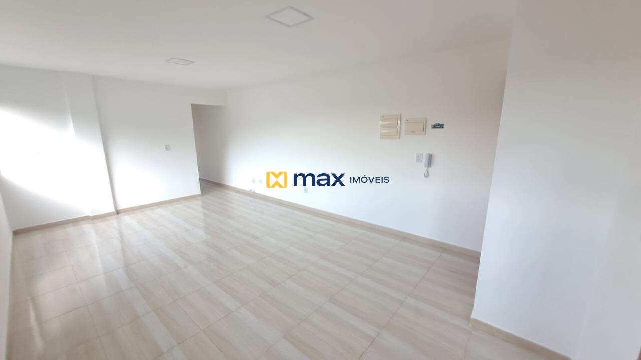 Apartamento para aluguel no Espinheiros: Sala de Estar e Jantar